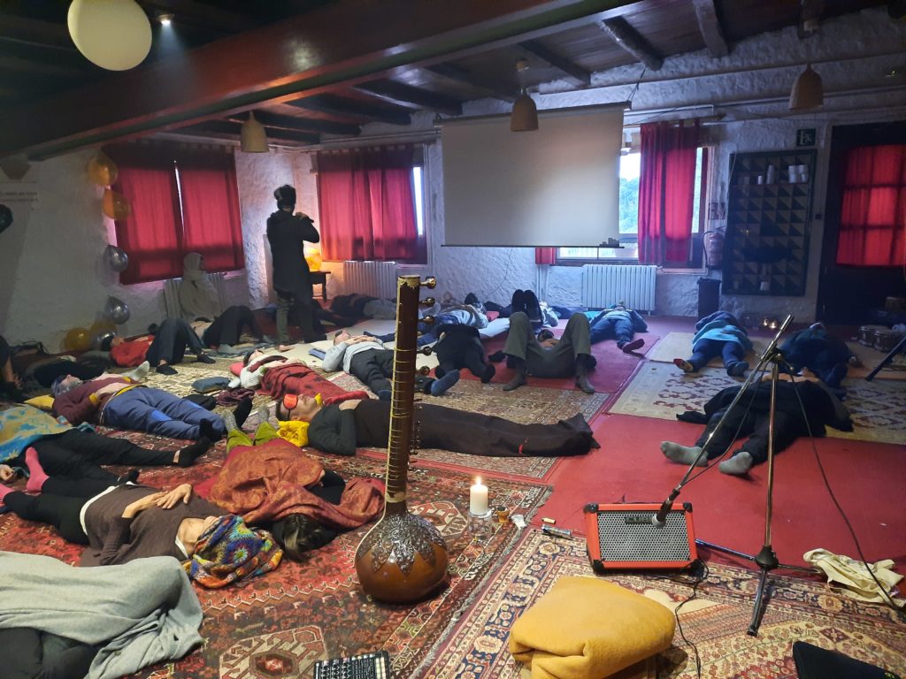 sebastian belacowsky terapia para artistas procesos creativos impulsa la creatividad traspasa obstáculos expresión desbloquea la creatividad desbloqueo corporal terapia transpersonal meditación respiración relajación arte música producción musical música y estados expandidos de consciencia deep dance ecstatic dance barcelona movimiento espontáneo festival viaje sonoro tci iceers charla música y psicodélicos música y estados expandidos de consciencia