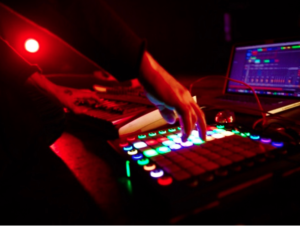 sebastian belacowsky terapia para artistas procesos creativos impulsa la creatividad traspasa obstáculos expresión desbloquea la creatividad desbloqueo corporal terapia transpersonal meditación respiración relajación arte música producción musical música y estados expandidos de consciencia deep dance ecstatic dance barcelona movimiento espontáneo festival viaje sonoro tci iceers charla música y psicodélicos música y estados expandidos de consciencia producción musical sintetizadores música electrónica
