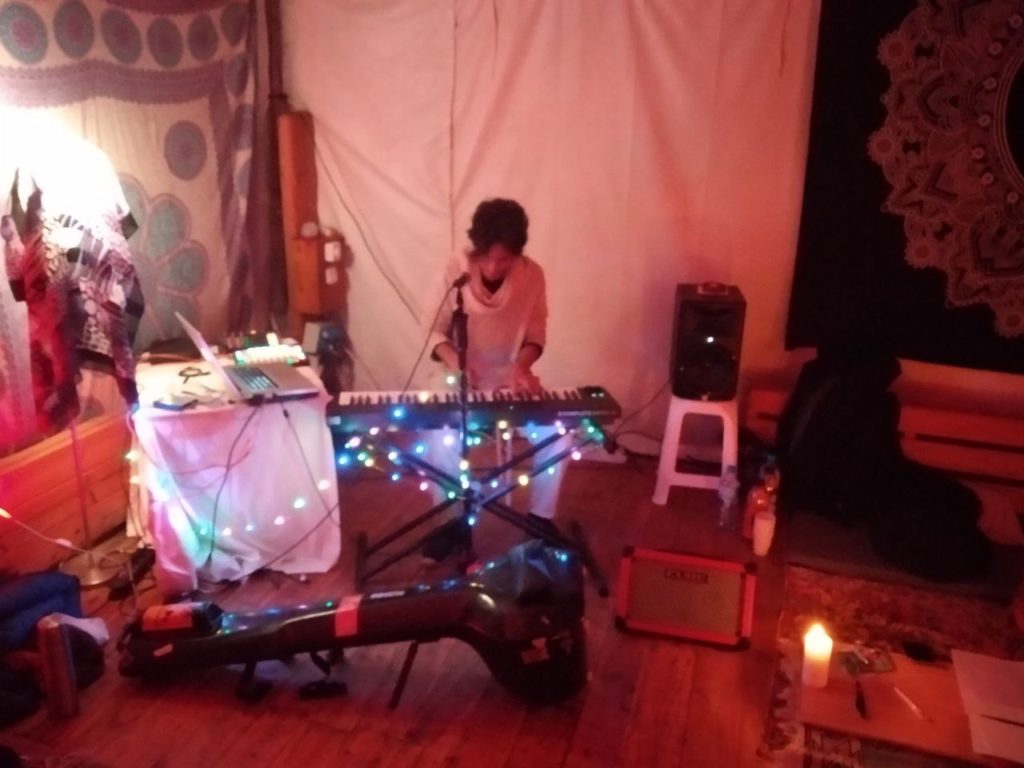 sebastian belacowsky terapia para artistas procesos creativos impulsa la creatividad traspasa obstáculos expresión desbloquea la creatividad desbloqueo corporal terapia transpersonal meditación respiración relajación arte música producción musical música y estados expandidos de consciencia ceremonia de apertura de corazón retiro terapia transpersonal asistida corpolab